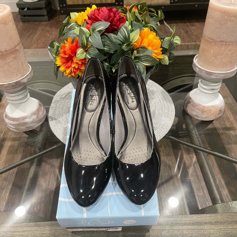 Life Stride Black Patent Heels